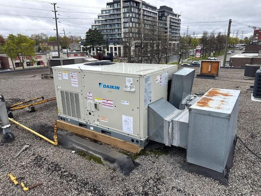 Commercial rooftop HVAC units installation Toronto plaza