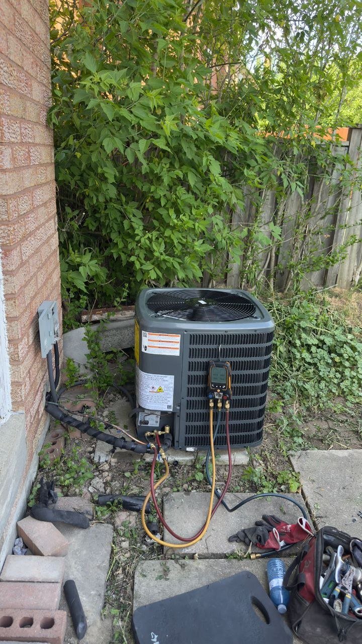 Central air conditioner startup refrigerant gauges Toronto installation